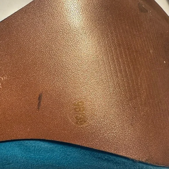 BCBGeneration size 9M Teal Blue, light bluebUltra suede Color block Pumps - Picture 10 of 12